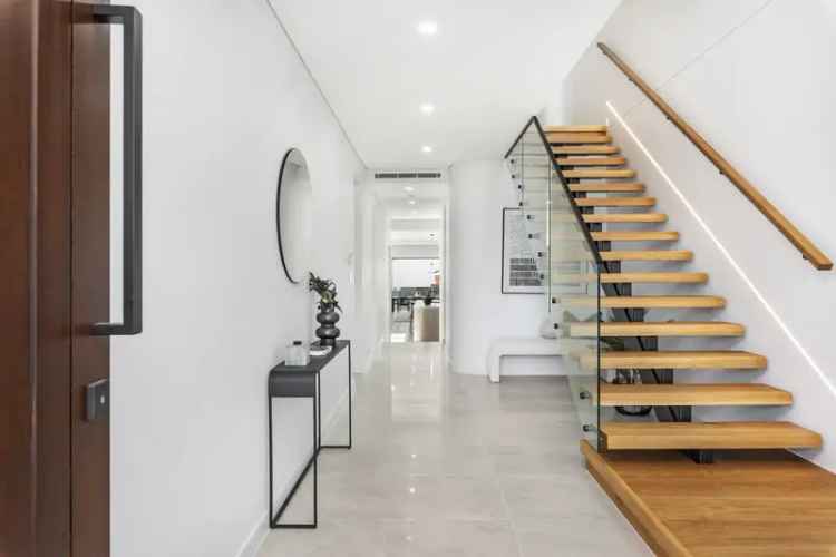 Luxury family duplex for rent in Gladesville with plunge pool and parkland access