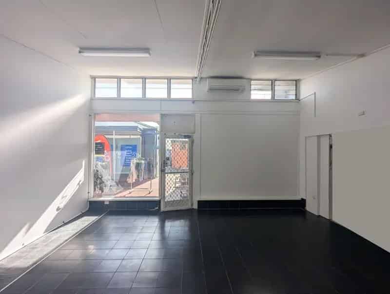 58 Ocean Street, Shop 4, Victor Harbor SA 5211 - Retail For Lease