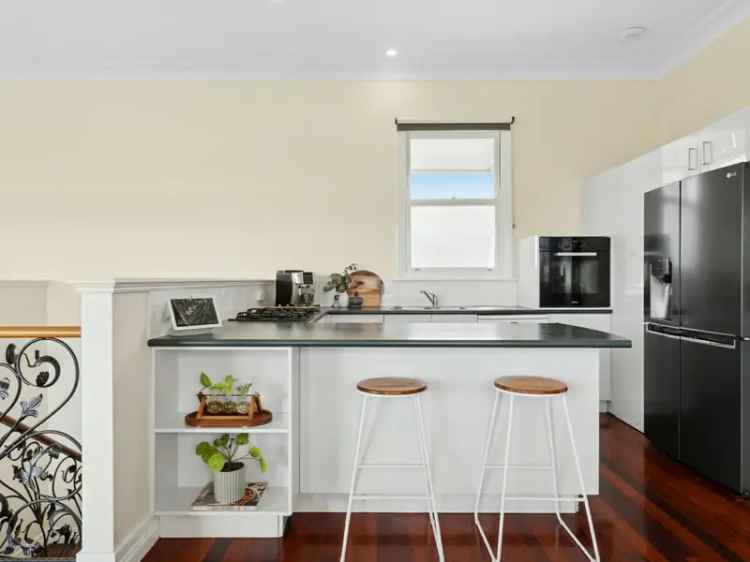 Fully Renovated Queenslander with City Views and Pool