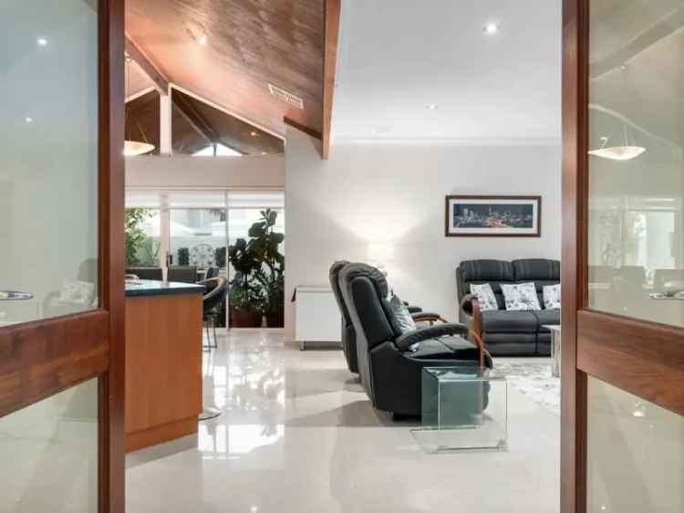 Luxury Coastal Home near Hillarys Boat Harbour