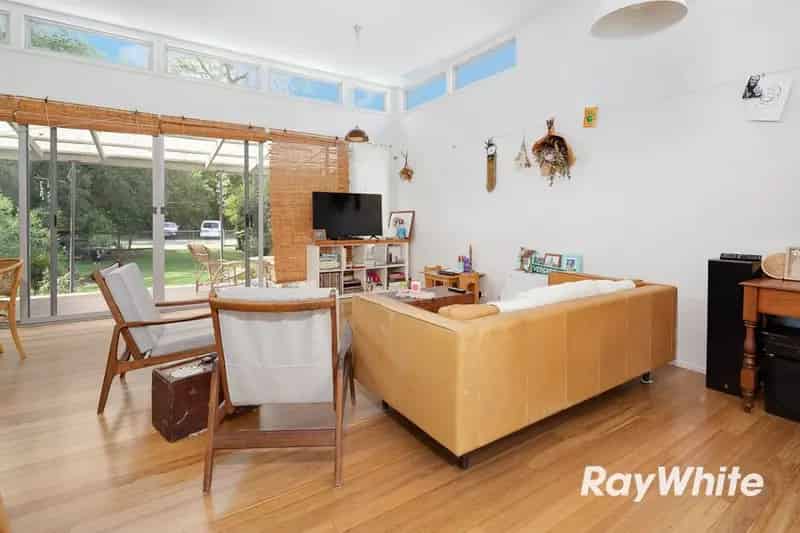 Rent 3 Bedroom House Near Beach with Open Plan Living