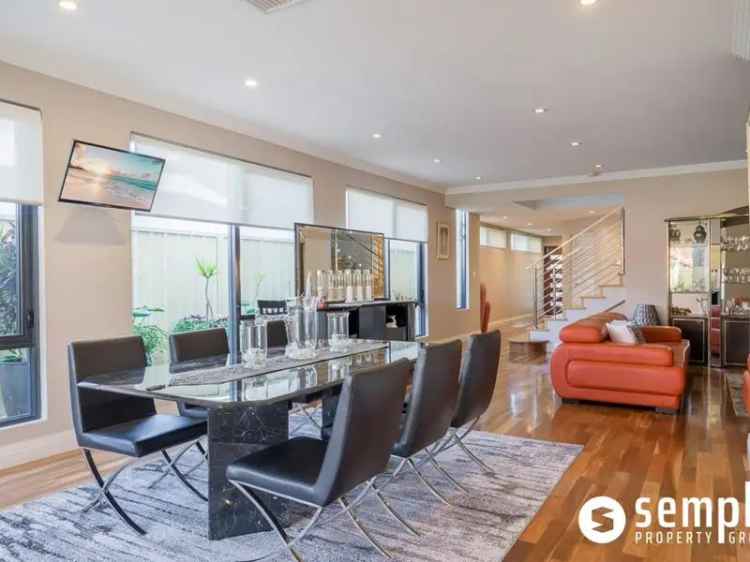 4 Bedroom 2 Bathroom House in Lake Coogee