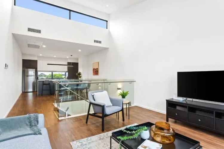 Adelaide City-Fringe Townhouse: 3 Beds, 2 Baths, Double Garage