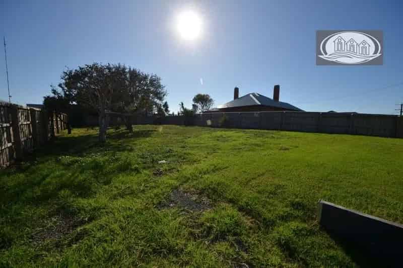 Buy commercial land in Portland with great potential for development