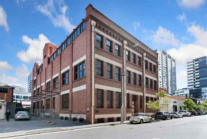 Converted Warehouse Modern Amenities DDA Access