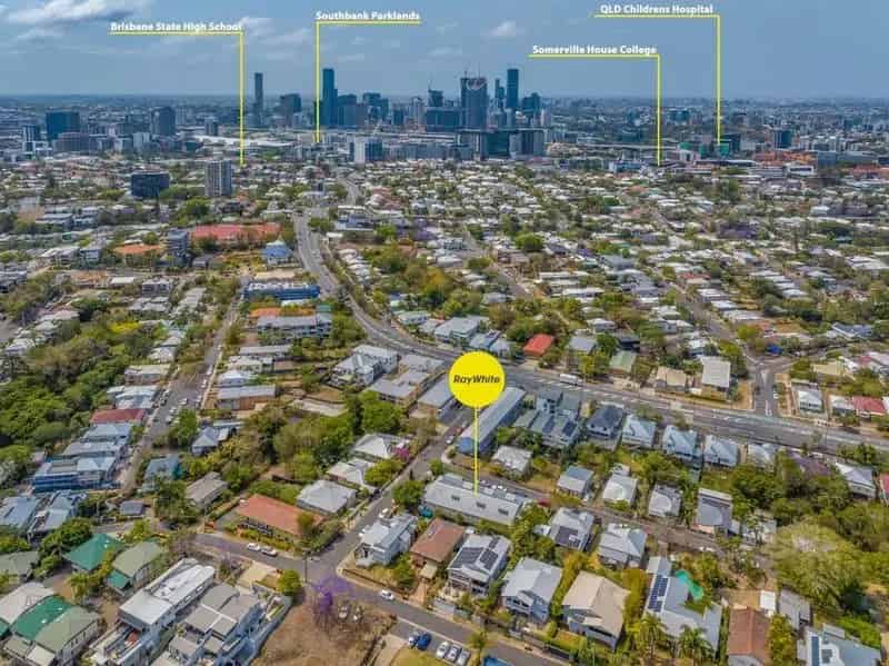 Unit Block Returning $200k p/a With Development Potential