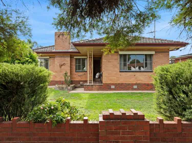 Charming Brick Veneer Home on 902sqm in Prime Central Location!