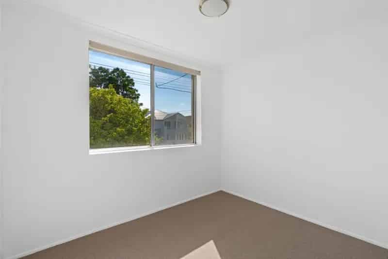Charming and Convenient Unit in Ascot