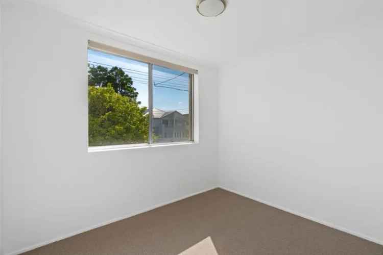 Charming and Convenient Unit in Ascot