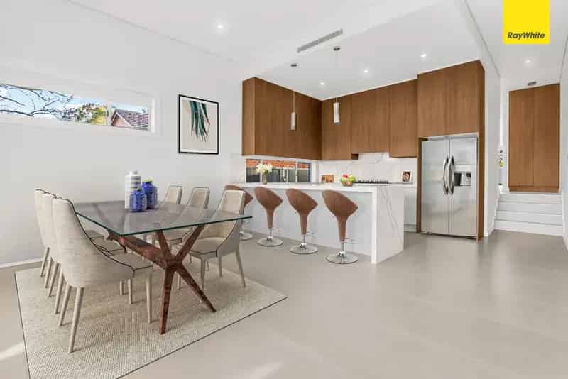 Buy luxury duplex with 5 bedrooms near Guildford