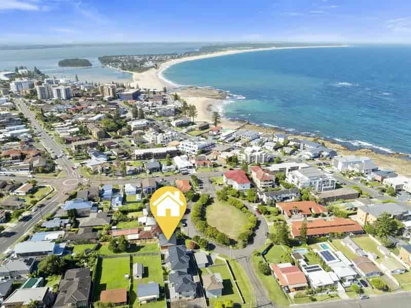Buy house in Blue Bay with three bedrooms and self-contained flat