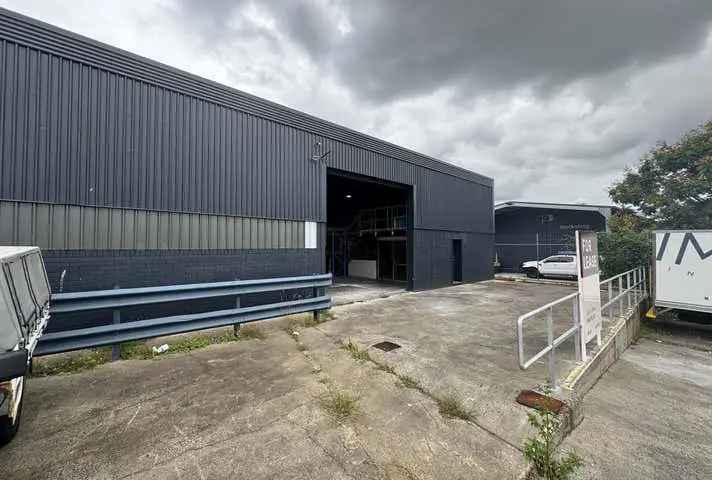 280sqm Quality Warehouse/Office in Inner City Location.