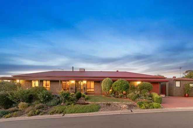 Family Home in Gawler East with Studio and Cellar