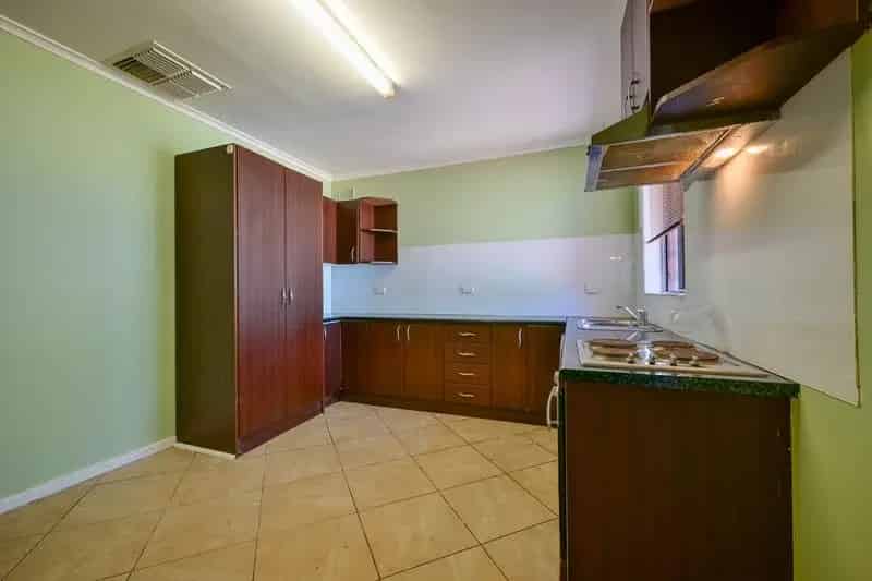Neat, Low-Maintenance Living