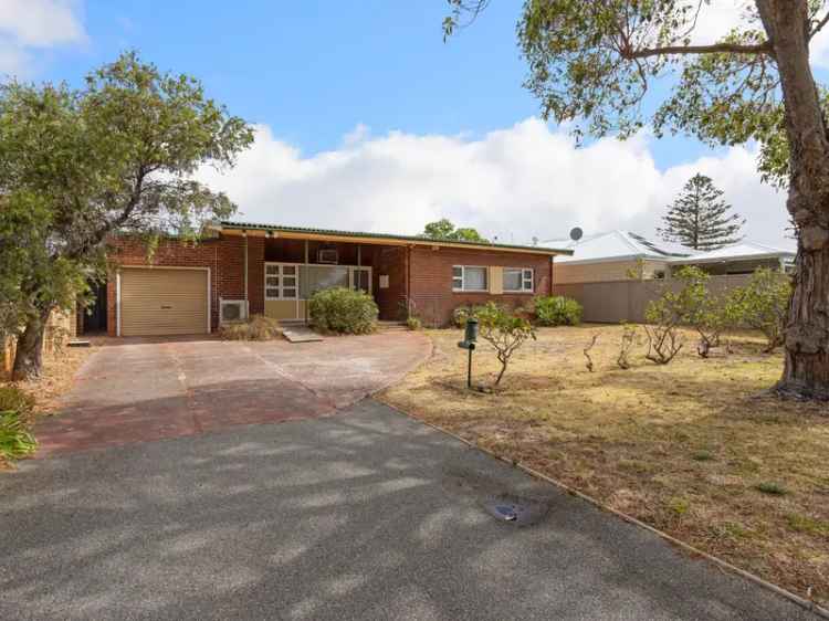 MUST BE SOLD 4 Bed Home 769m² R40 Zoned Land Melville