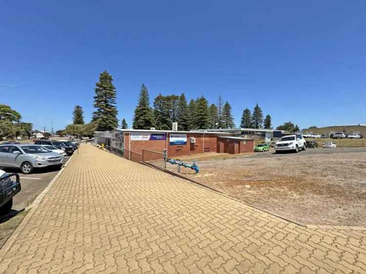 Esperance Commercial Property - 6 Unit Complex - Prime Location