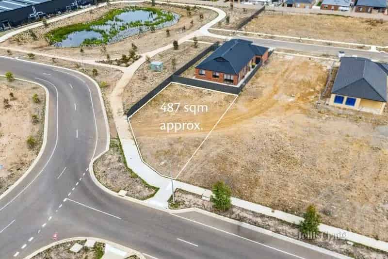 Modern living in a thriving community