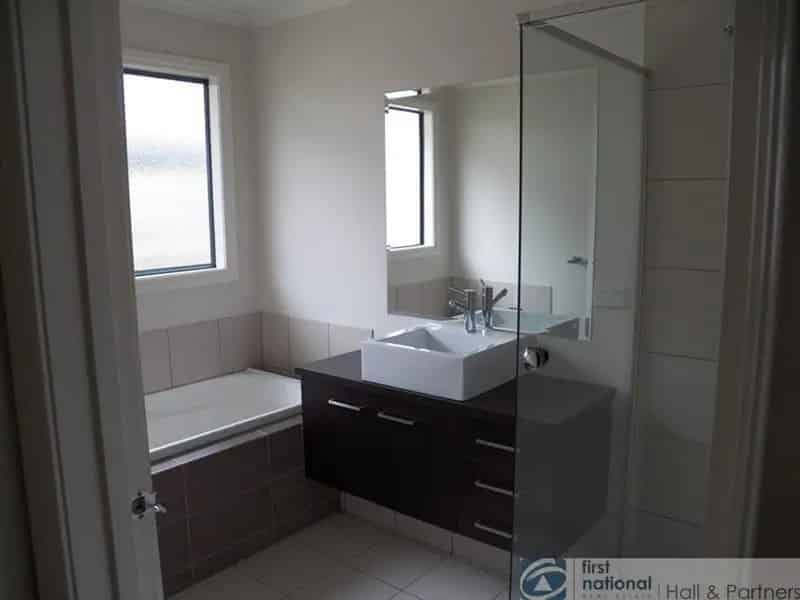 2 rooms house of 230 m² in Melbourne