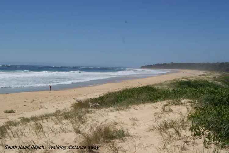 Moruya Heads Unit: Tranquil Coastal Living