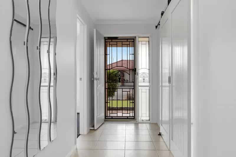 SPACIOUS AND STYLISH 4 BEDROOM FAMILY HOME!