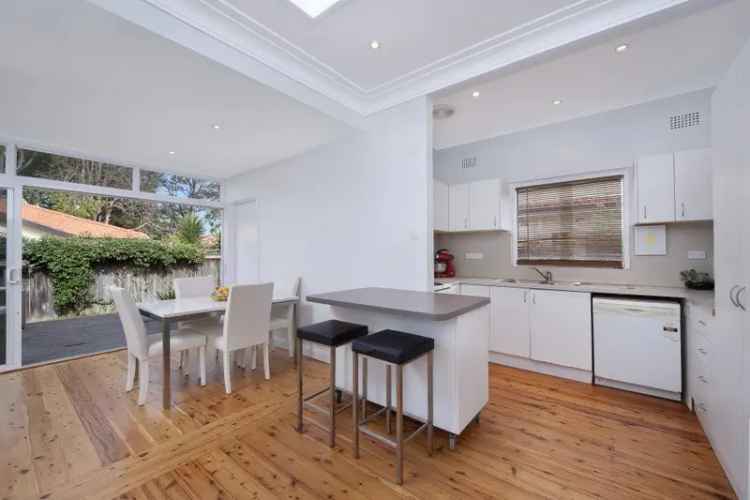 3 rooms house of 325 m² in Sydney