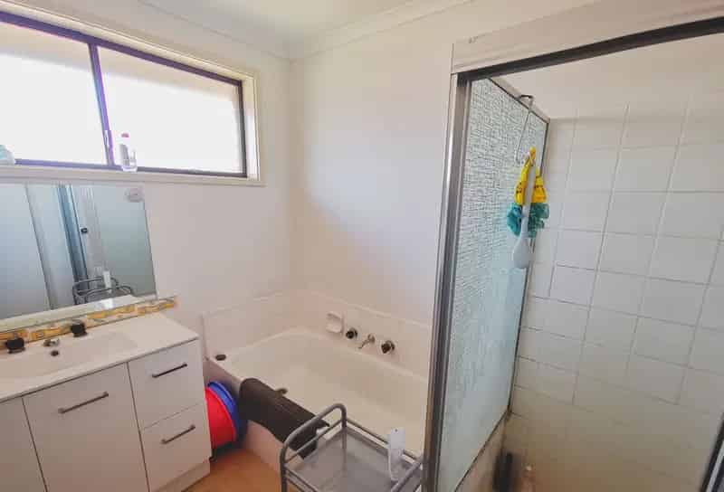 TWO-BEDROOM UNIT IN GREAT LOCATION!