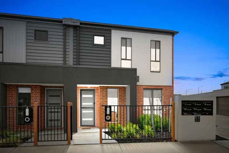 Stylish townhouse for rent in prime location with modern features