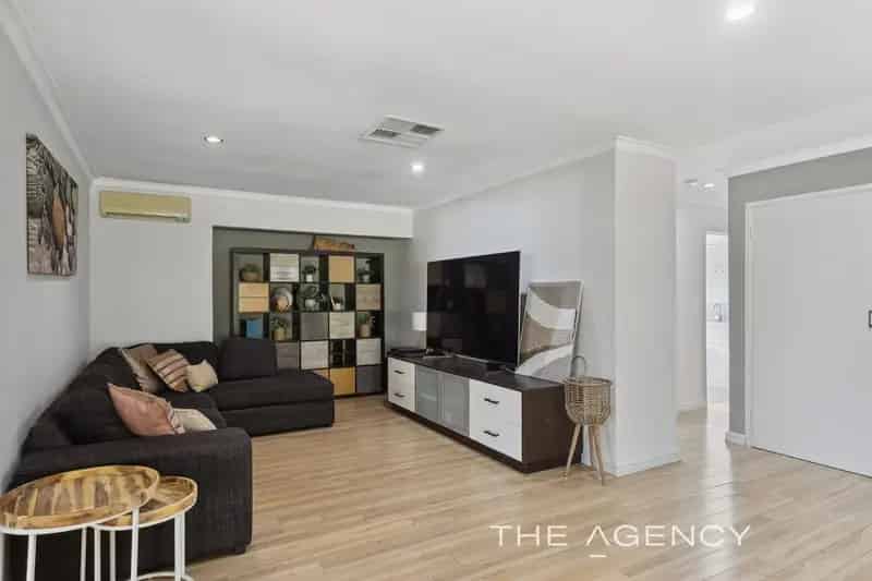 House For Sale - 26 Brazier Rise, Padbury WA 6025