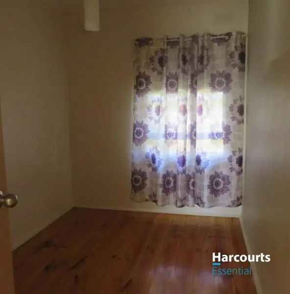 Rent home in quiet court with 3 bedrooms and built in robes