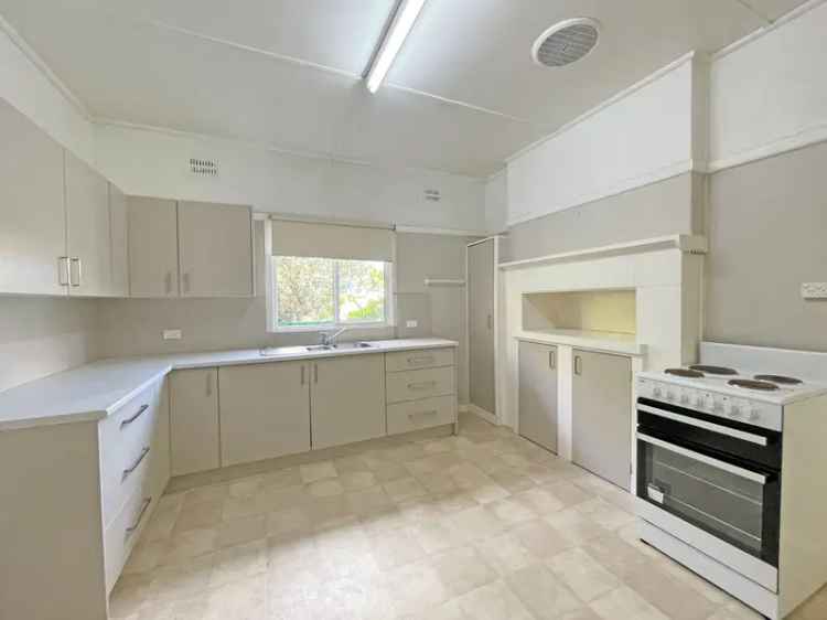 Two Bedroom House For Lease in Forbes NSW