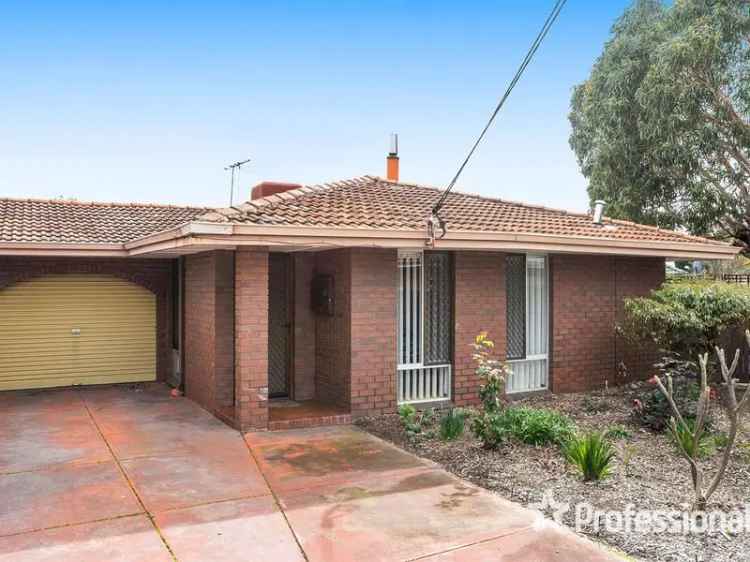 Two Bedroom Home in Bassendean Near Airport and Shops