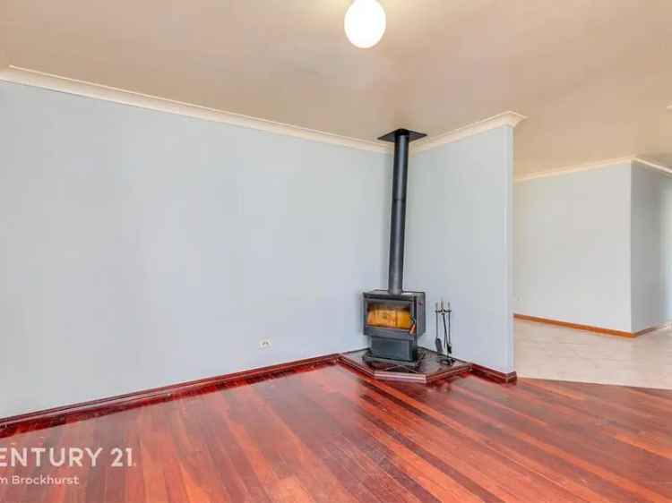 4 Bedroom House Near Huntingdale Primary School