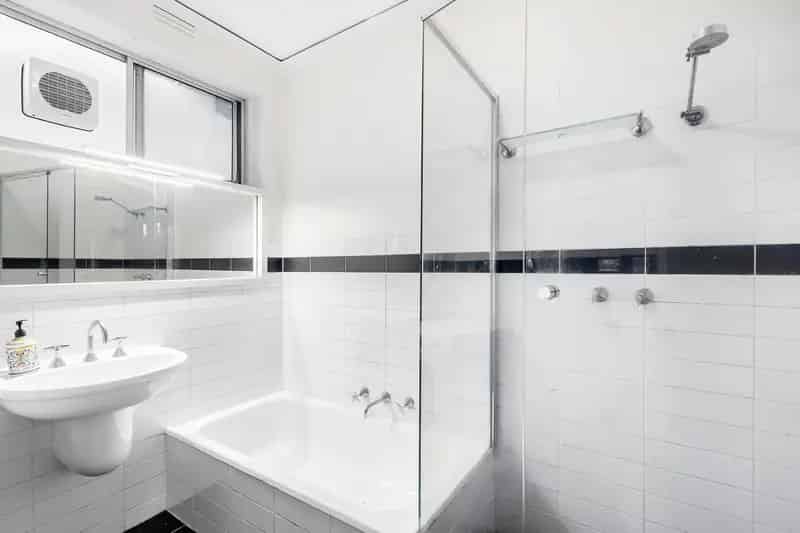 2 rooms apartment of 200 m² in Melbourne