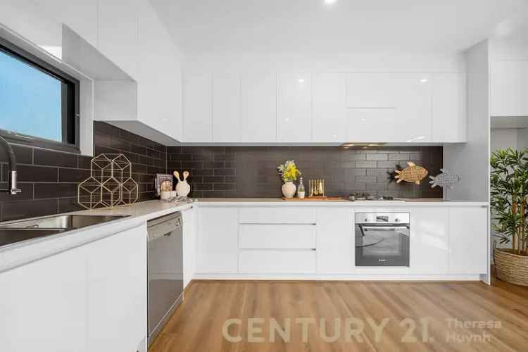 2/4 Princess Avenue, Springvale VIC 3171 - Townhouse For Lease