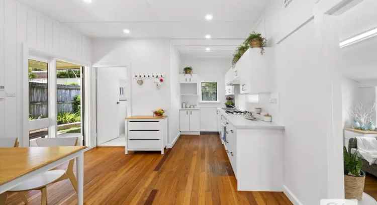 Hornsby Cottage 636sqm Land Near School