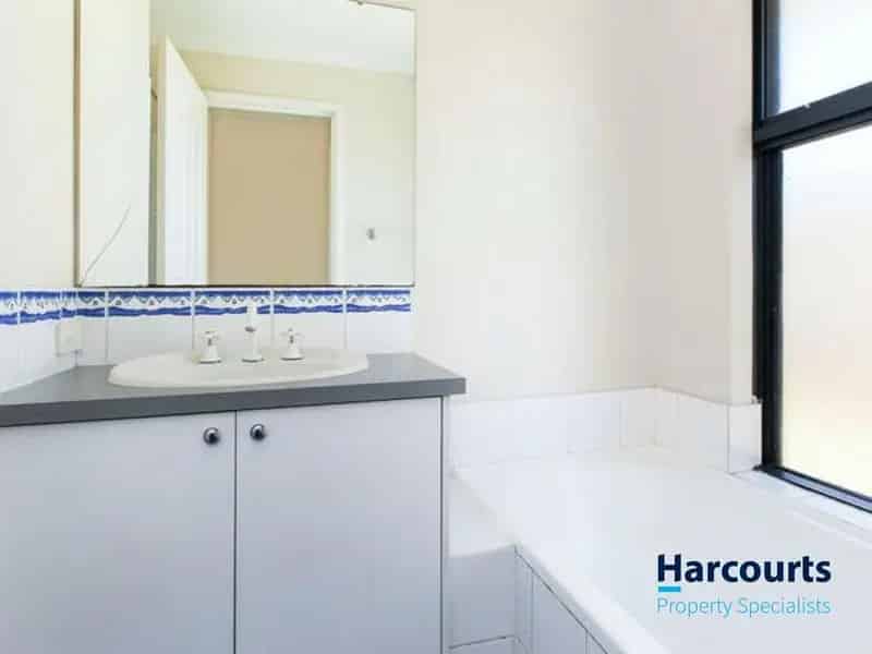IDEAL LOCATION WITH 4 BEDROOMS AND 2 BATHROOMS