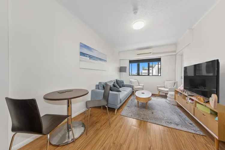 Chic Urban Apartment in Fortitude Valley