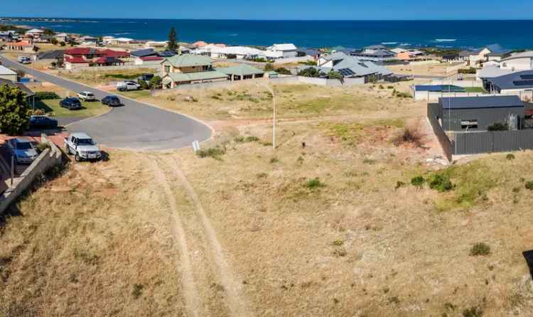 North Shore Estate - Huge 1019sqm Block - Ocean Views