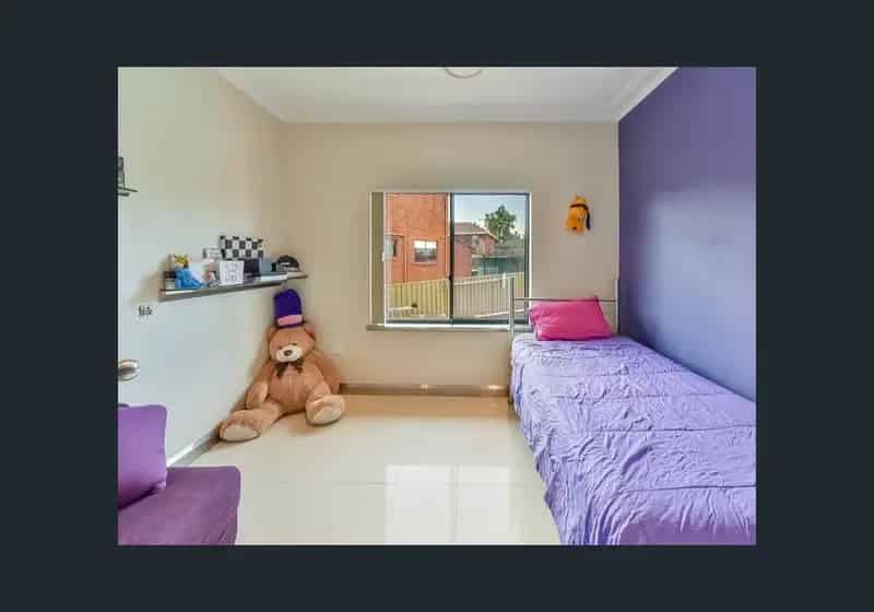 BEAUTIFUL 5 BEDROOMS HOME WITH SWIMING POOL CONDELL PARK!