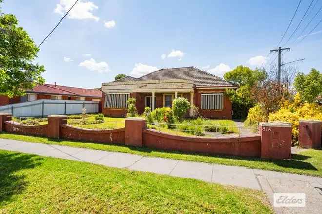 Mid Century Double Brick Home Near Albury CBD