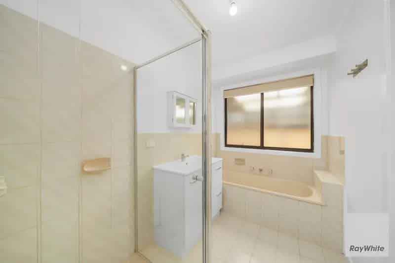 Cosy Unit In A Great Location