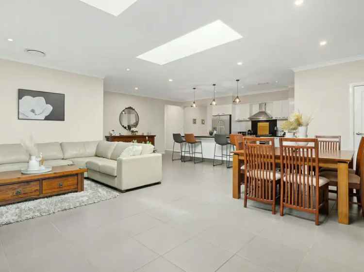 Spacious Five Bedroom Family Retreat in Wentworth Estate