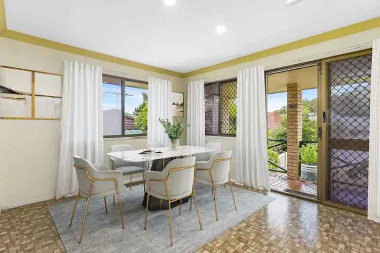 Spacious Family Home Opposite Parkland 781m2 Block