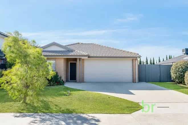 House For Sale , 49, Brolga Way, Lara, Victoria
