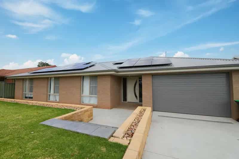 Contemporary 4 Bedder with Modern Amenities
