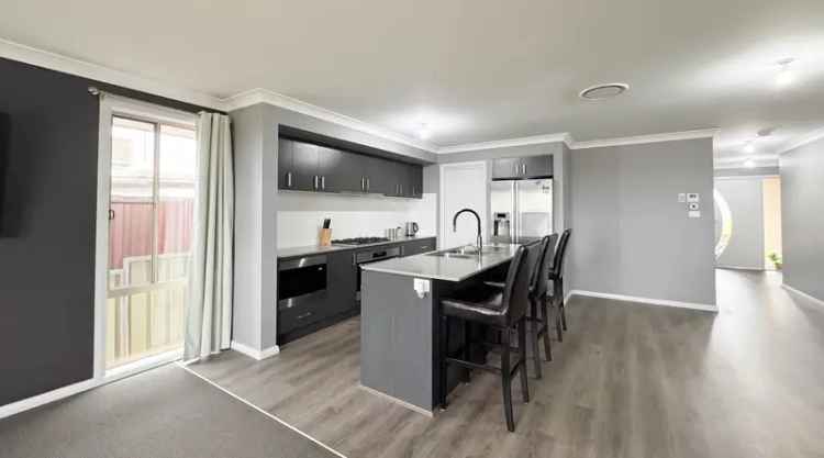 Contemporary 4 Bedder with Modern Amenities