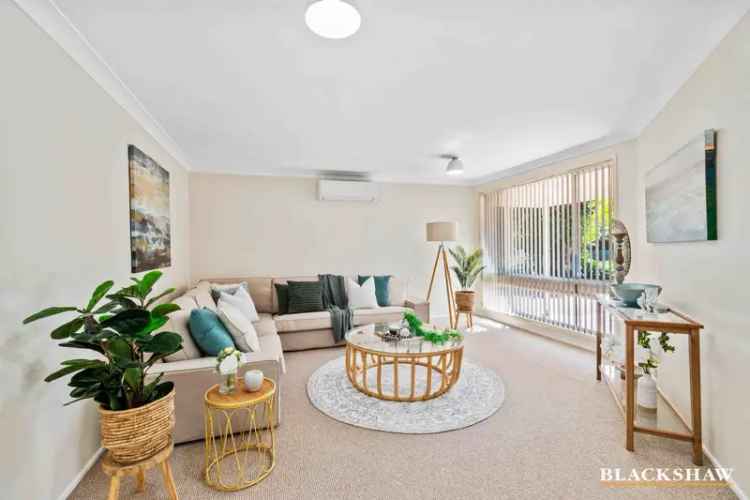 Beautifully Refreshed 4-Bedroom Home Near Denhams Beach