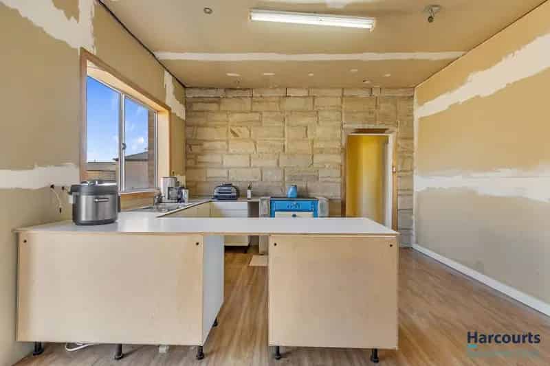 Opportunity Awaits - Solid 1960s Home on 954m² Allotment