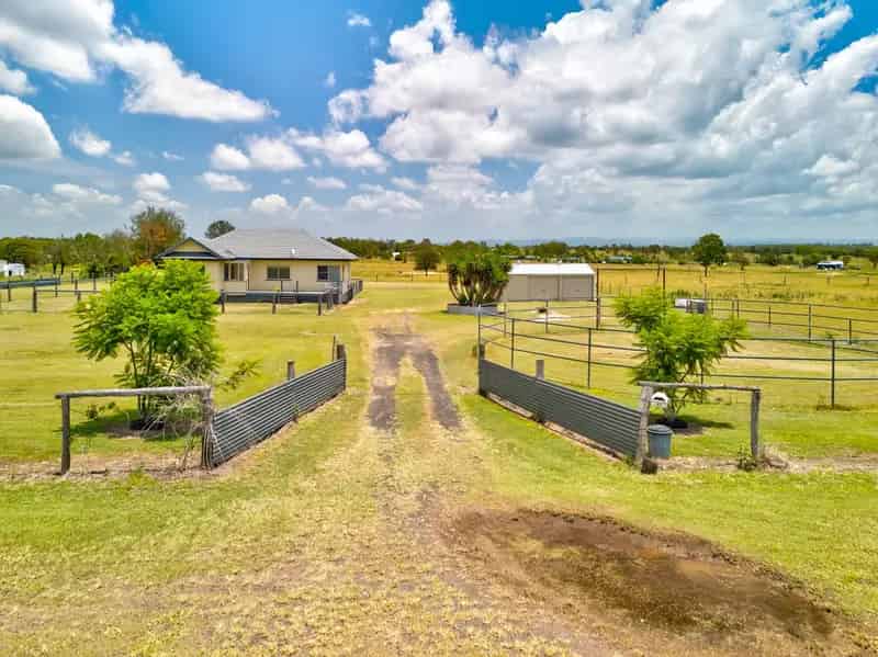 Get out of Town!! A Charming Country Change Awaits!