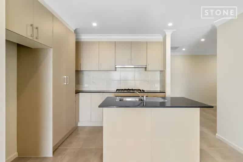 Lease Beautiful Home with Modern Features in Aberglasslyn
